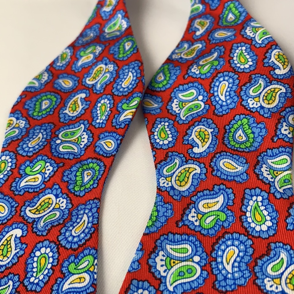 CREMIEUX NWT MEN’S BOW TIE RED BLUE GREEN PAISLEY - Picture 2 of 3
